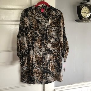 Women’s NWT Sunny Leigh Button-Down Blouse. Sz xl.